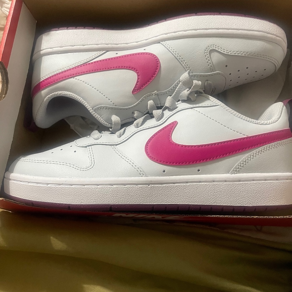 Brand New SZ 7Y Nike